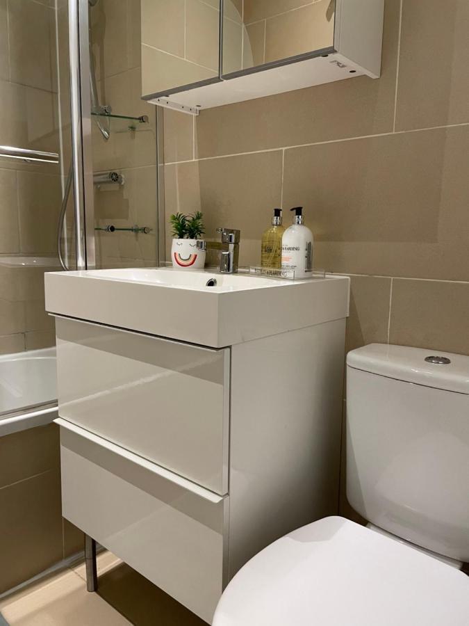 2 Bed Apartment Close To City Centre Cardiff Extérieur photo