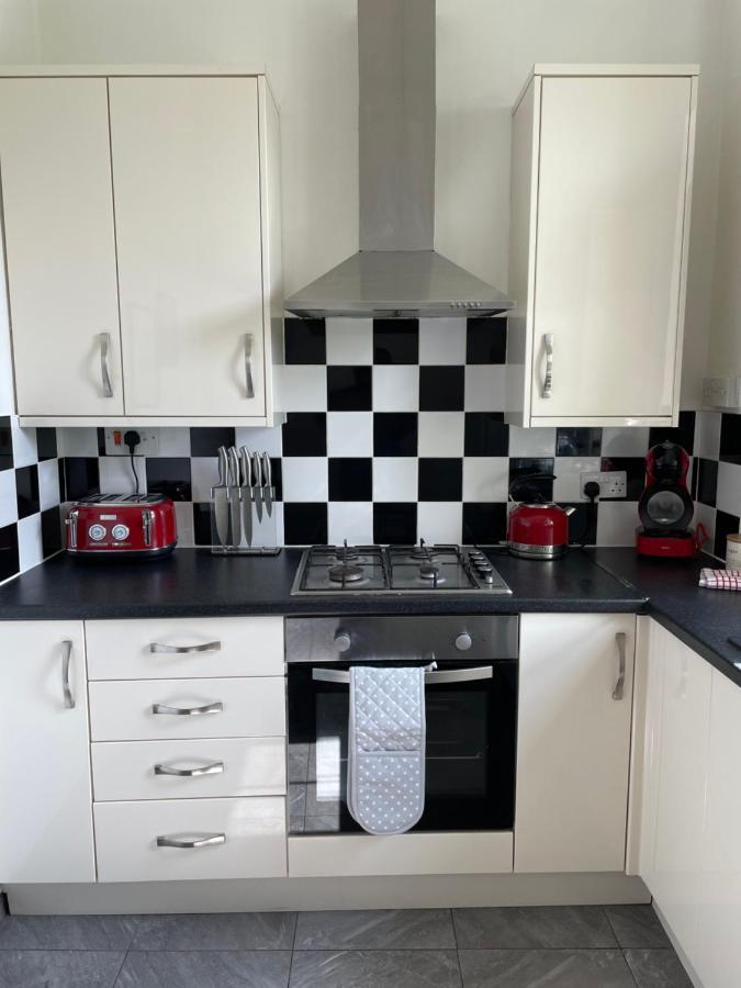 2 Bed Apartment Close To City Centre Cardiff Extérieur photo